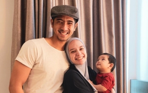 Isu Cerai Hilang, Arya Saloka dan Istri-Anak Jenguk Buah Hati Indah Permatasari