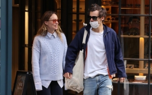 Perbedaan 'Mencolok' Outfit Harry Styles Dan Olivia Wilde Di Venice Film Festival Jadi Perbincangan