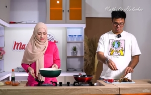 Ramai Dijodohkan, 8 Potret Kedekatan Nathalie Holscher-Frans Faisal Saat Buat Konten Masak