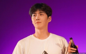 Staf Ungkap Kim Seon Ho Sibuk Syuting, Senyum Cerah Curi Fokus