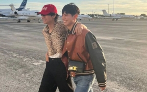 Cuek Digosipkan Kencan, V BTS Justru Asyik Hangout Bareng Park Bo Gum Lihat Pameran Seni