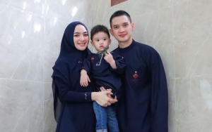 Citra Kirana dan Rezky Aditya Ajak Anak Umrah, Sang Putra Alami Jet Leg?