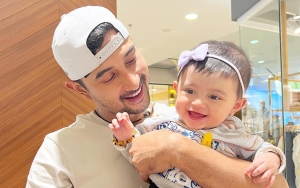 Ali Syakieb Unggah Video Ciumi Anak, Reaksi Baby Guzel Disebut Mirip Sang Mama?