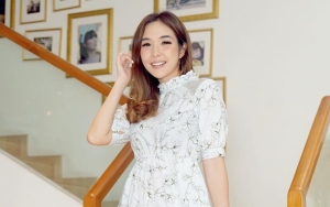 Gisella Anastasia Pamer Berbagai Pose di Kapal Kenakan Setelan Terbuka, Sukses Curi Perhatian