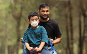 Keisengan Adam Putra Pertama Teuku Wisnu Bikin Momen Ini Amburadul?