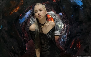 Fashion Item Rose BLACKPINK dari Kepala Hingga Ujung Kaki Saat Berangkat ke Paris Bernilai Fantastis