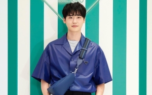 Bikin Gemas, Begini Ekspresi Malu-Malu Lee Jong Suk Saat Ngedance di Depan Penggemar