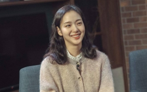 Perankan Orang Miskin, Kim Go Eun Pakai Gaun dan Perhiasan Mahal di 'Little Women' Masuk Akal?