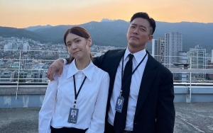 Hilangkan Kegarangan di 'The Veil', Nam Goong Min-Kim Ji Eun Adu Keren di Poster 'One Dollar Lawyer'