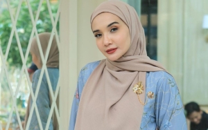 Zaskia Sungkar Umbar Foto-Foto Masa Lalu, Style Ciri Khas Penampilan Bold Dipuji Kece Abis