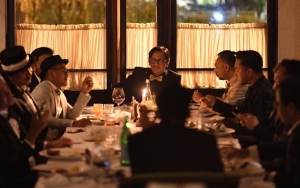  Andre Taulany 'Ketua Geng' Pamit ke Amerika Bareng Full Team The Prediksi, Ikutan NYFW 2022?