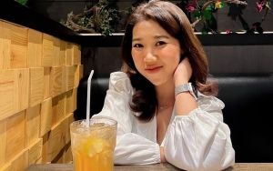 Kiky Saputri Pancarkan Aura Cantik Tampil Berhijab Hitam Saat Umrah, Dikira Kartika Putri 