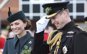 Jadi Pangeran-Putri Wales Baru, William-Kate Muncul Resmi Pertama Saksikan Bunga Penghormatan Ratu