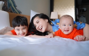 Nagita Slavina Resmi Kenalkan 'Adik' Bule Rafathar dan Rayyanza, Baim Wong Sampai Kaget