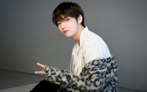 V BTS 'Kabulkan' Doa Fans, Pamer Pakai Hotpants untuk Pemotretan Vogue