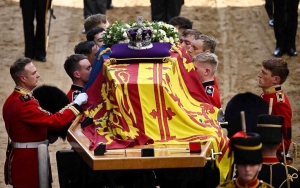 Inggris Heningkan Cipta Jelang Pemakaman Ratu Elizabeth II, Charles III Berterima Kasih ke Publik