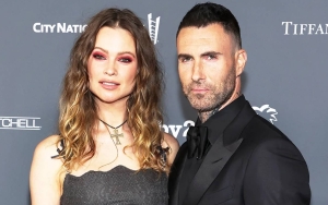 Behati Prinsloo Hamil, Adam Levine Malah Diisukan Selingkuh dengan Model Instagram