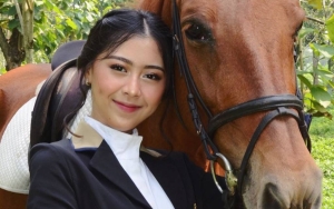 Larasati Mantan Thariq Halilintar Ngode Bantah Balik ke Indo, Wajah Cantik Saat Berkuda Bak Princess