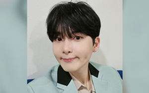 Sampai Jinjit, Ini Momen Ryeowook Super Junior Transaksi Tukar Rupiah Sebelum Bagi Rejeki ke Fans