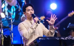 Lee Jeong Hoon 'Ngayal' Jadi Pegawai Kantoran, Penampilan Pakai Jas dan Dasi Disorot