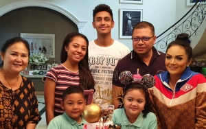 Krisdayanti Pamer Foto Bareng 2 Anak Sambung, Paras Curi Perhatian Disebut Mirip