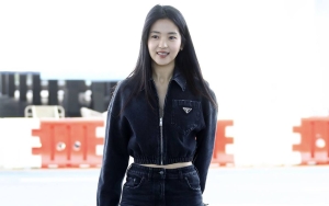 Pakai 'Baju Baek Yi Jin', Gemasnya Kim Tae Ri Panik Lihat Kerumunan hingga Serukan Ini di Bandara