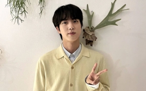 Akui Gugup, Jin BTS Menjelma bak Adik Menggemaskan Saat Hadir di Acara Pemutaran Film