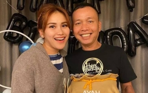 Diusili Abdul Rozak dengan Sepatu Kotor dan Ada Kecoaknya, Reaksi Ayu Ting Ting Bikin Salut