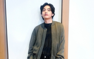Beredar Foto Pribadi V BTS Nongkrong Ditemani Desainer Cantik