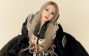 Seorang Fans Bikin Heboh Usai Naik ke Panggung, CL Justru Beri Pelukan dan Bersikap Professional