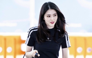 Han So Hee Bergaya Sporty di Bandara Menuju Paris, Tindik Wajah Curi Perhatian