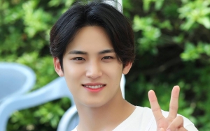 Mingyu SEVENTEEN 'Diomeli' Sang Adik Gegara Hasil Foto Tak Diakui