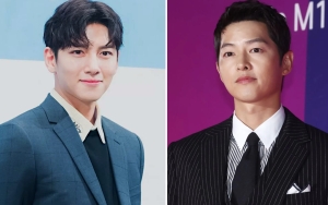 Interaksi Tak Terduga Ji Chang Wook dan Song Joong Ki di APAN Star Awards 2022 Jadi Sorotan