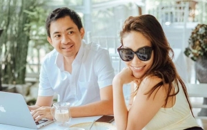 TikTokers Ini Baca Body Language Regi Datau Kala Ayu Dewi Genggam Tangannya, Tak Nyaman?