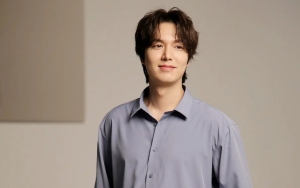 Perilaku Manis Lee Min Ho Genggam Tangan Fans di Bandara Curi Perhatian