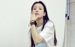 Han Hyo Joo Tampil Cantik Menggemaskan Bak Anak Sekolah di Bandara