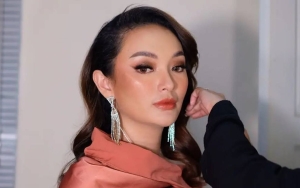 Usai Ditutupi, Zaskia Gotik Kini Pamerkan Wajah Cantik Anak Kedua di Momen Akikah