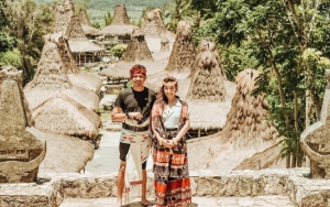 Rumah Tangga Diterpa Isu Miring, Ini Perjalanan Cinta Ayu Dewi dan Regi Datau Hingga Berkeluarga