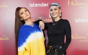 Bak Doppelganger, 10 Potret Agnez Mo Bareng Patung Lilinnya di Singapura