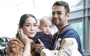 Rayyanza Putra Raffi-Nagita Nongkrong di Kap Mobil  '700 Juta' Bikin Tercipung-Cipung
