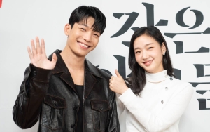 Niat Roasting Wi Ha Joon, Rahasia Kim Go Eun Malah Ikut Dibeber 2 Adik 'Little Women'