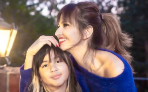 Nia Ramadhani Kompak Joget Bareng Mikhayla, Disebut Bak Kakak Adik