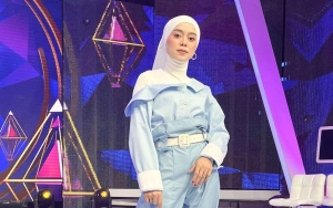 Video Lesti Kejora Makan Saat Umrah Picu Pro-Kontra, Mata dan Leher Disorot