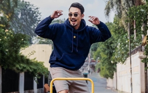 Denny Sumargo Cuma Bisa Melongo, Dinyanyikan Lagu Ultah Dengan Ending Nyeleneh