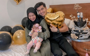 Pamer Foto Uwu Bareng Teuku Ryan dan Anak, Ria Ricis Bagikan Pesan Manis ke Para Ibu