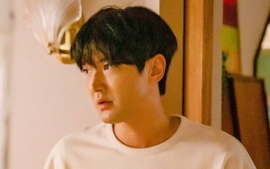 Choi Siwon Pamer Jadi Anak Warnet di Still Cut 'Love is For Suckers'