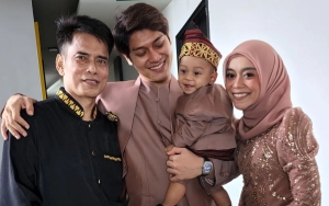 Ayah Lesti Kejora Akhirnya Pamer Seyuman Bareng Baby L Sekaligus Kenang Momen di Mekkah