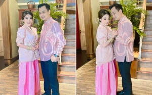 7 Potret Lamaran Kiki Amalia dengan Kekasih Baru Usai 10 Tahun Pilih Single