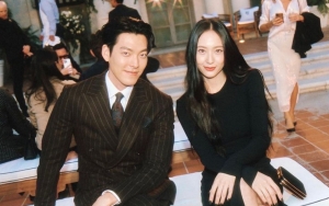 Hadiri Acara Bareng, Kim Woo Bin-Krystal Pose Bareng Desainer Kondang Hingga John Legend