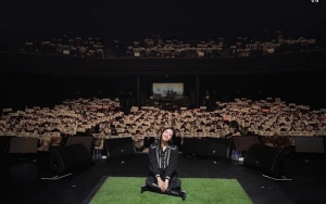 Kim Go Eun Nangis di Fanmeeting dan Akui Alami Banyak Perubahan di 10 Tahun Terakhir